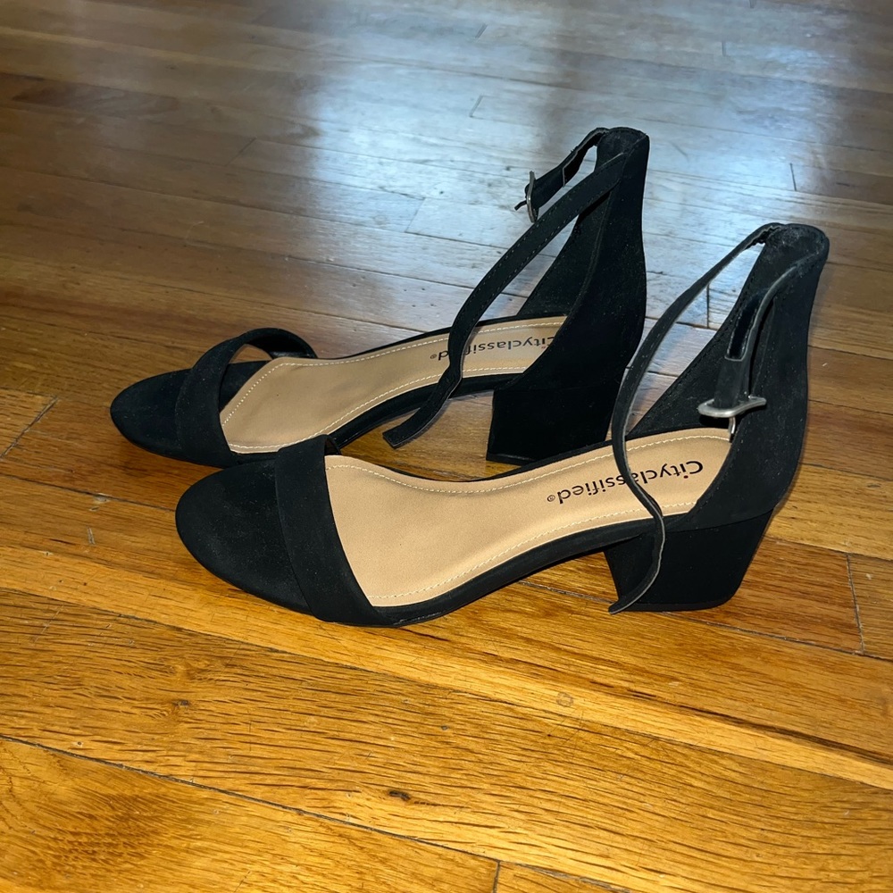 Black heeled shoe